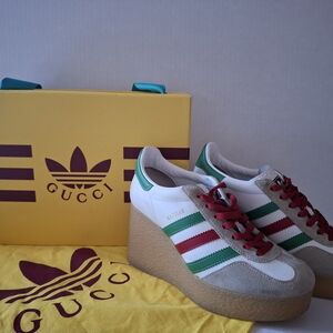 Gucci Women's White, Red, and Green Platform Sneakers